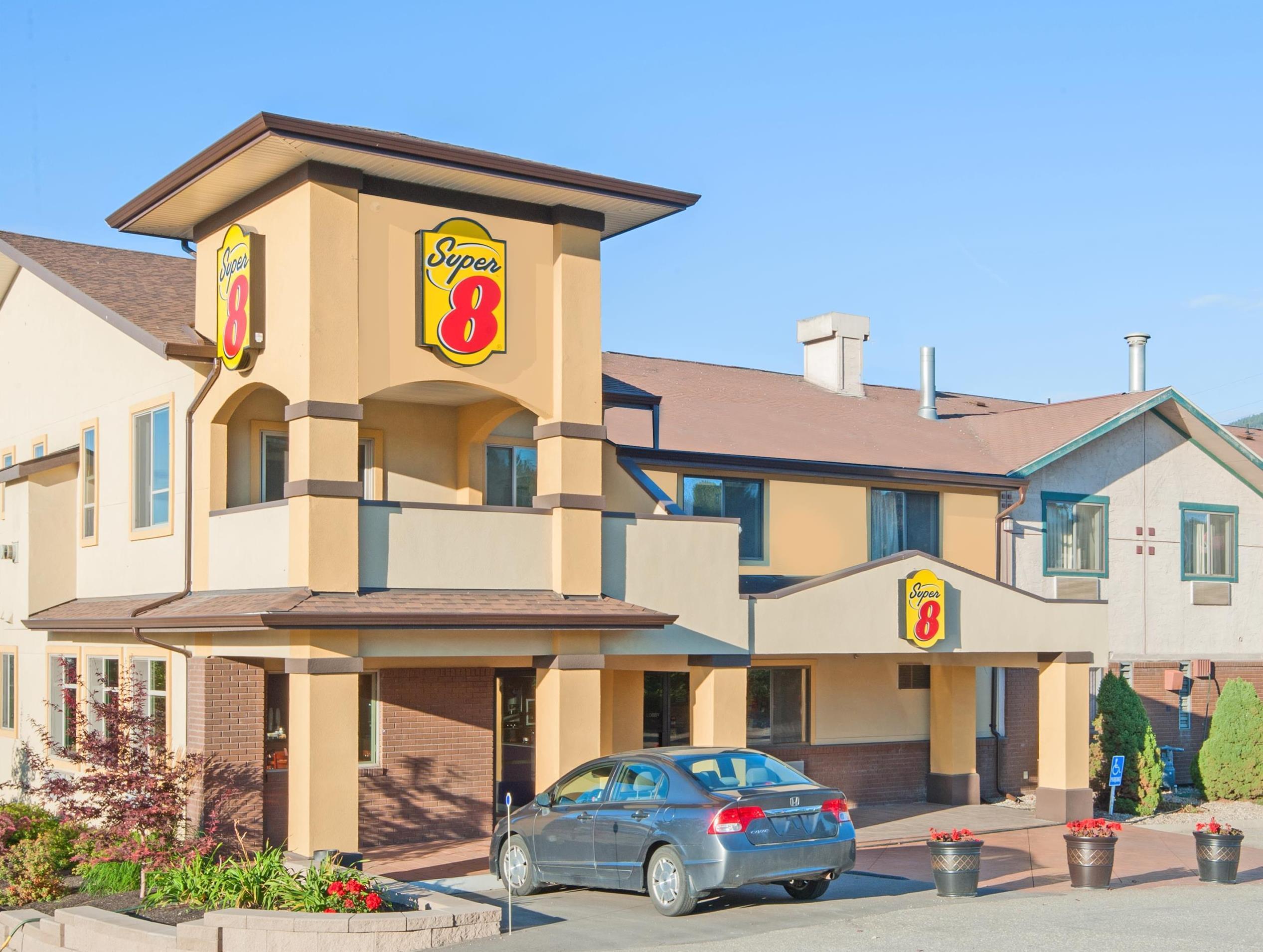 Super 8 By Wyndham Salmon Arm Hotel Exterior photo